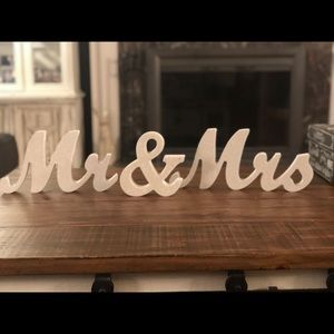 Wedding decor: Mr and Mrs sign